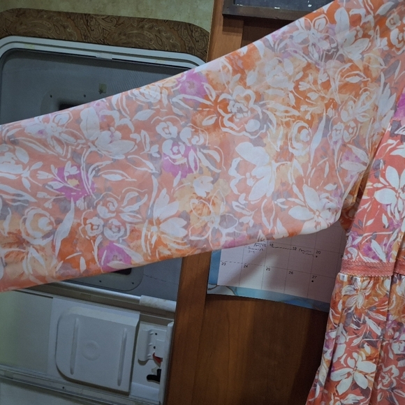 A Torrid Super Soft Knit Orange and Pink Floral Tunic Top In A Size 4. EUC - Picture 3 of 9